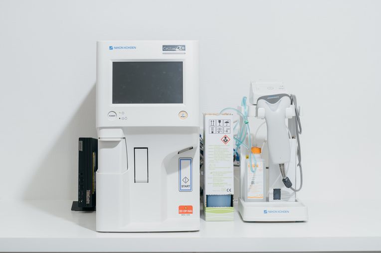 採血検査機器